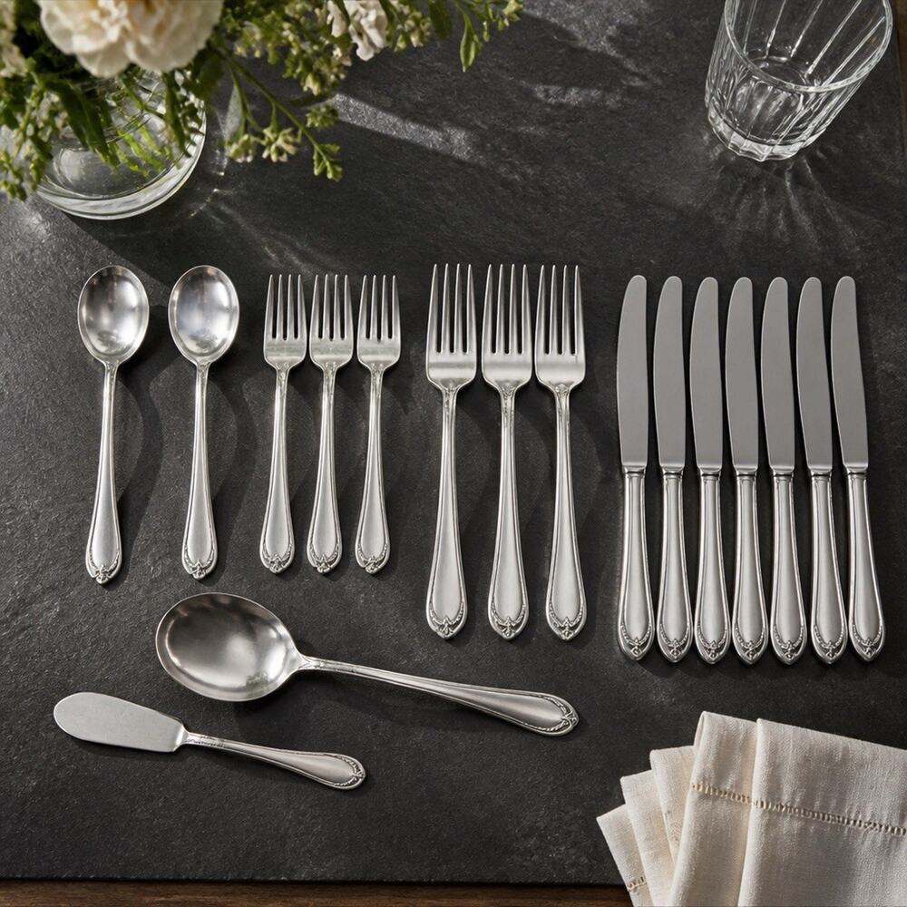 Vintage 1847 Rogers Bros IS LOVELACE Silverplate Flatware & Serving 32 Pc